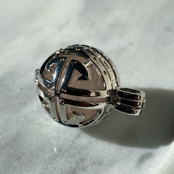 Medallion Pendant: Rose Quartz Cage - Picture 3 of 7